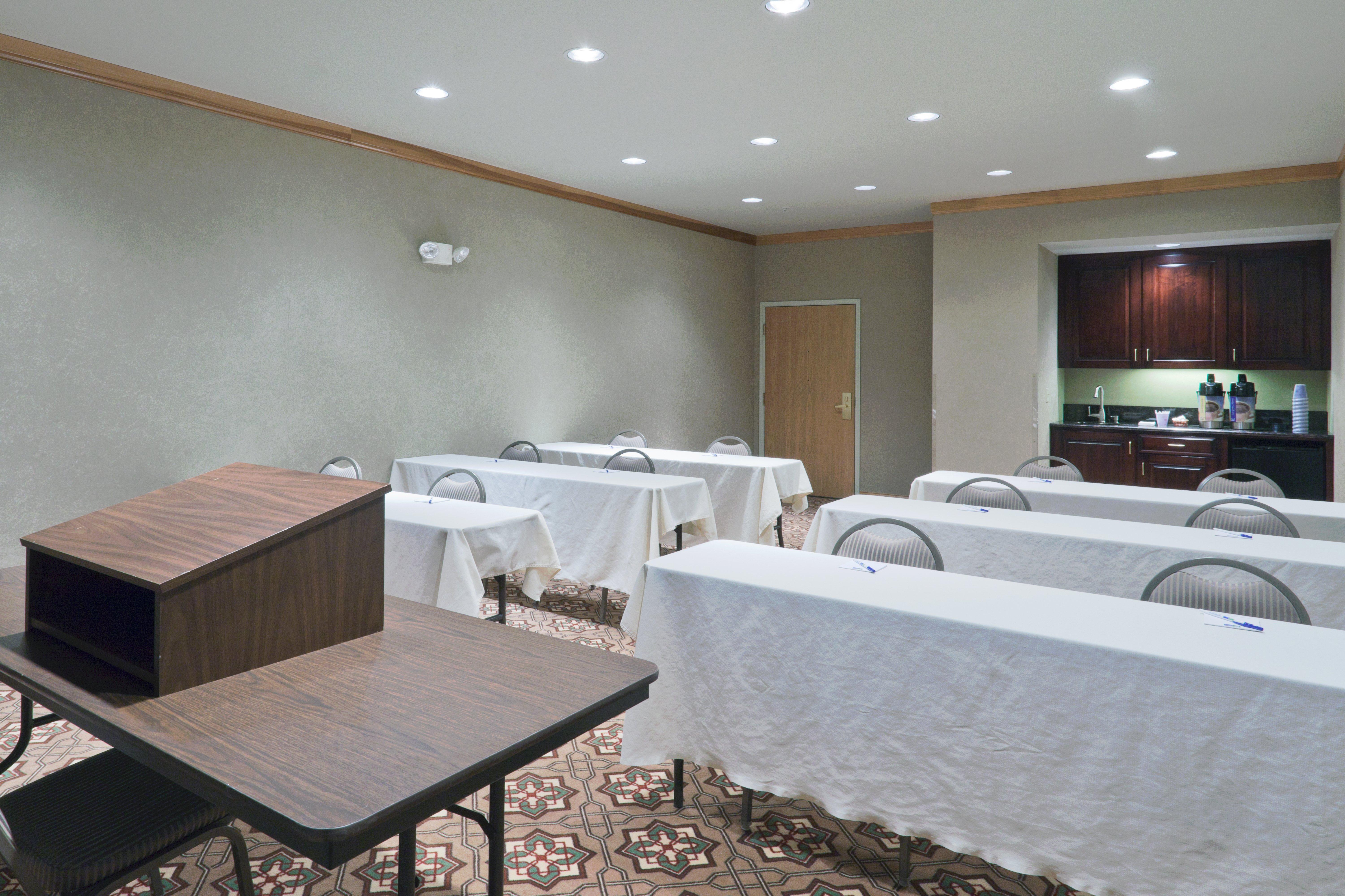 Holiday Inn Express Greensburg By Ihg Esterno foto